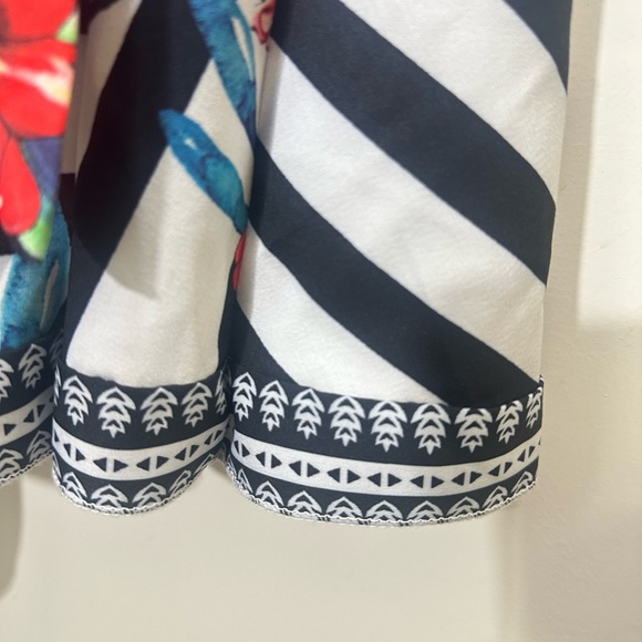 Long Sleeve A-line Printed Mini Dress w/belt featuring a ruffled hem line size S - Picture 8 of 9